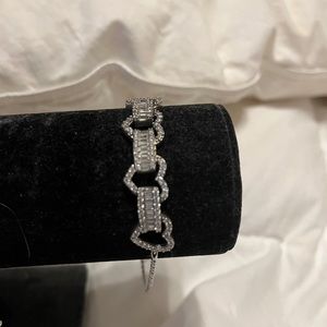 Adjustable diamond stimulated bracelet